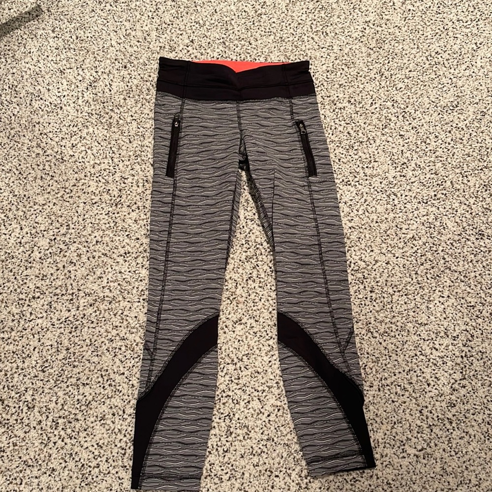 Like new Patterned 7/8 Lululemon leggings